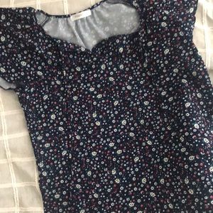 Women’s floral shirt size medium!